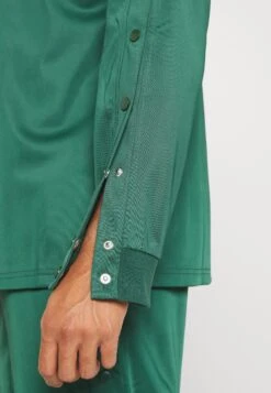 YOURTURN Unisex - Long Sleeved Top - Dark Green 18 YOURTURN Unisex - Long Sleeved Top - Dark Green -Clothing Category Store 2b7642b57fcd47a080bd29ebccc98ff5