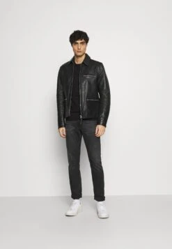 Lyle & Scott Crew Neck Jumper - Jumper - Jet Black -Clothing Category Store 2bb20f5b252f46f1a91bace9bba1ed7c