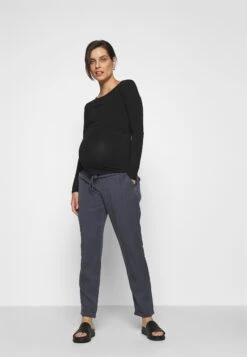 Nursing Function Longsleeve Tee - Long Sleeved Top - Black -Clothing Category Store 4b9e19811c3f41639c6ec0754f66a337