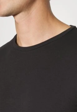 Pier One 3 Pack Muscle Fit- Basic T-Shirt - Black -Clothing Category Store 4bb67ef78ddb494cb68f3fbd13ed6a54