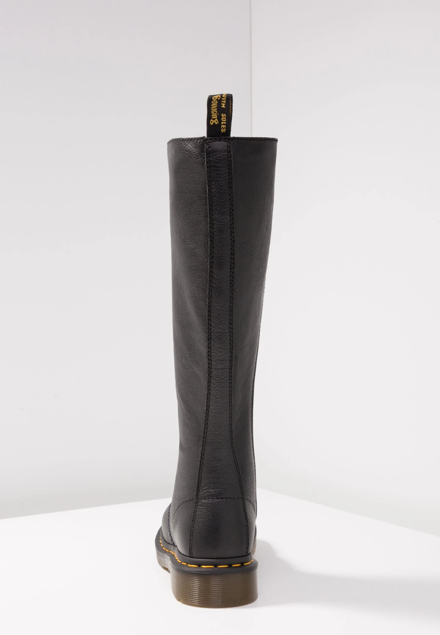 Dr. Martens 1B60 20 Eye Boot - Lace-Up Boots - Black 8 Dr. Martens 1B60 20 Eye Boot - Lace-Up Boots - Black - Image 6