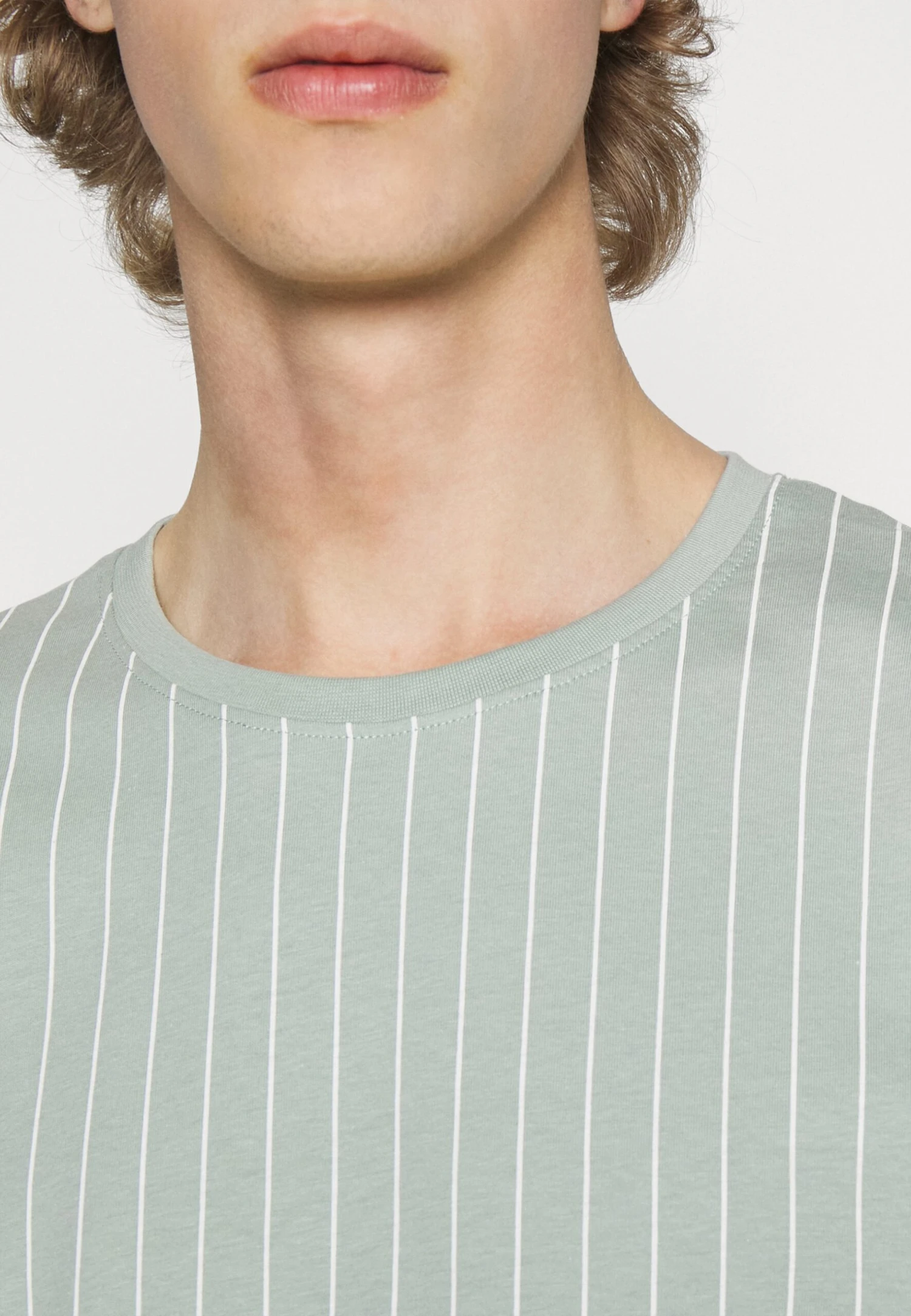 Pier One Print T-Shirt - Light Green 8 Pier One Print T-Shirt - Light Green - Image 6