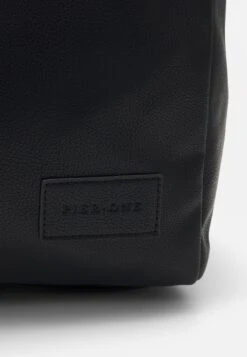 Pier One Unisex - Weekend Bag - Black -Clothing Category Store 6f0d4cba81d947489c7b672bfd9ce02e