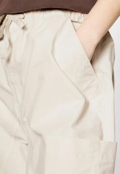 YOURTURN Unisex - Cargo Trousers - White 13 YOURTURN Unisex - Cargo Trousers - White -Clothing Category Store 892484af120746f4bb71cb01e388ad6c