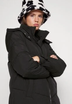 Pieces Petite Pcjamilla Puffer Jacket - Winter Coat - Black -Clothing Category Store 9bbf5d9c0a964e628967c9f851a1a422