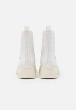 Calvin Klein Jeans Chunky Combat Chelsea Boot - Platform Ankle Boots - White -Clothing Category Store a02b3a3c952849c3bbdb29c54e2dfa0d