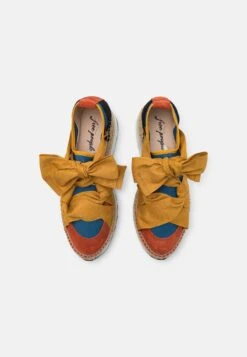 FREE PEOPLE Chapmin- Casual Lace-Ups - Rust -Clothing Category Store b6ad044c4b2943408a7ae6b5418462e9