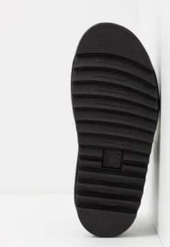 Dr. Martens Voss - Platform Sandals - Black -Clothing Category Store cd314b7fb0af4577a0c27084d0208dae