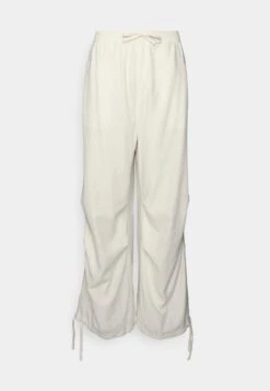 YOURTURN Genderless Parachute Unisex - Trousers - White 12 YOURTURN Genderless Parachute Unisex - Trousers - White -Clothing Category Store e139fd63cae746a1b32af638a2d54d38