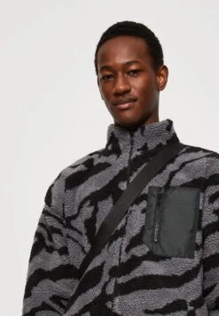 YOURTURN Unisex - Fleece Jacket - Grey -Clothing Category Store e4ac82e499054d1f8826090370324730