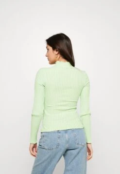 Selected Femme Slfwilma T Neck - Long Sleeved Top - Pistachio Green 10 Selected Femme Slfwilma T Neck - Long Sleeved Top - Pistachio Green -Clothing Category Store ef15ba439358404fa84a3c8c2ba02061